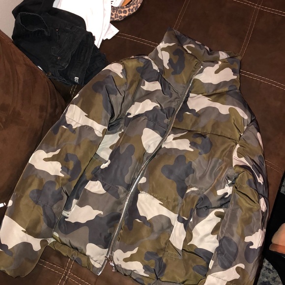 Divided Camo Puffer Jacket 